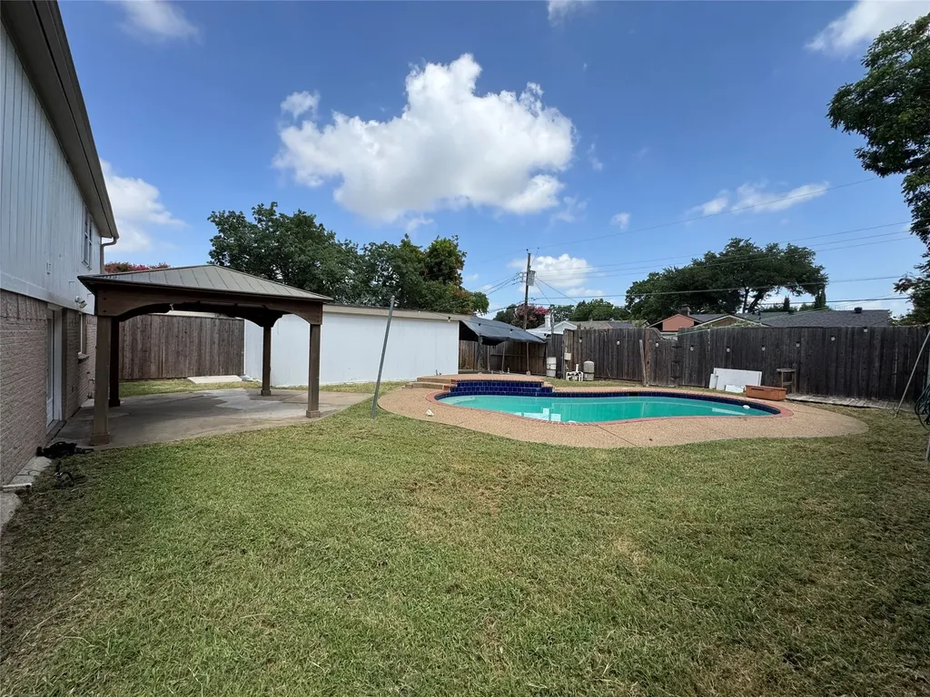 3573 Ridgebriar Drive Dallas TX 75234