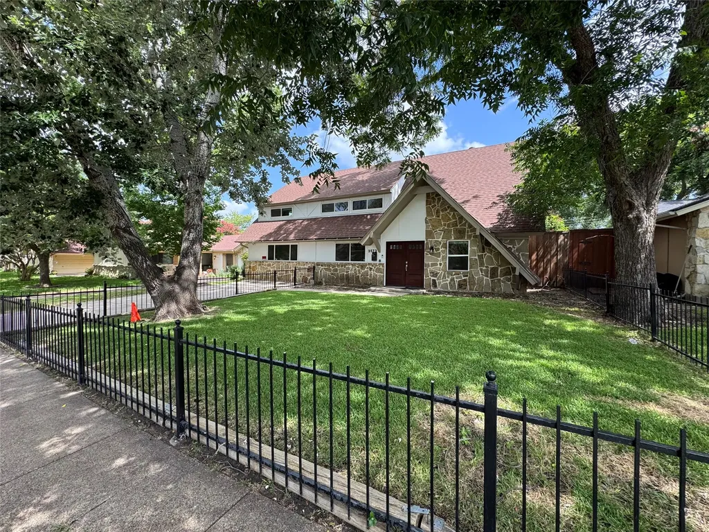 3573 Ridgebriar Drive Dallas TX 75234