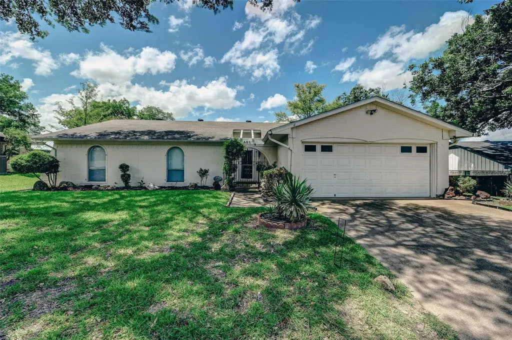 401 Rhineland Benbrook TX 76126