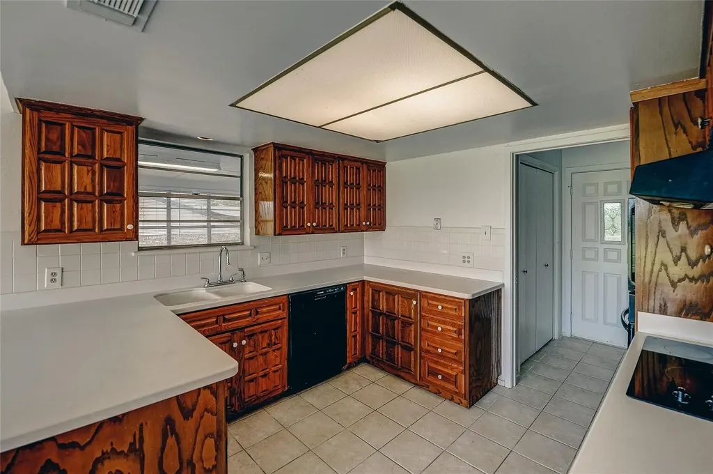 401 Rhineland Benbrook TX 76126