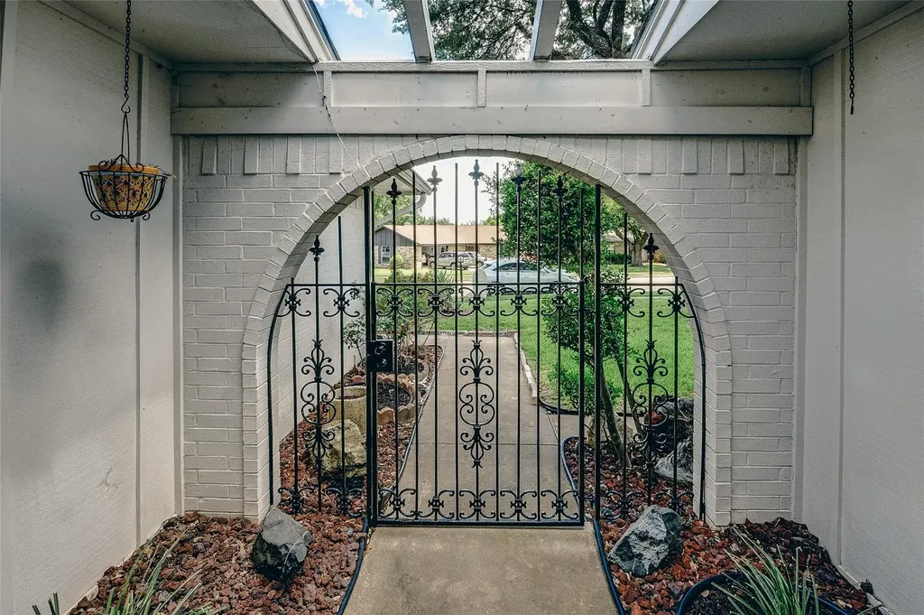 401 Rhineland Benbrook TX 76126