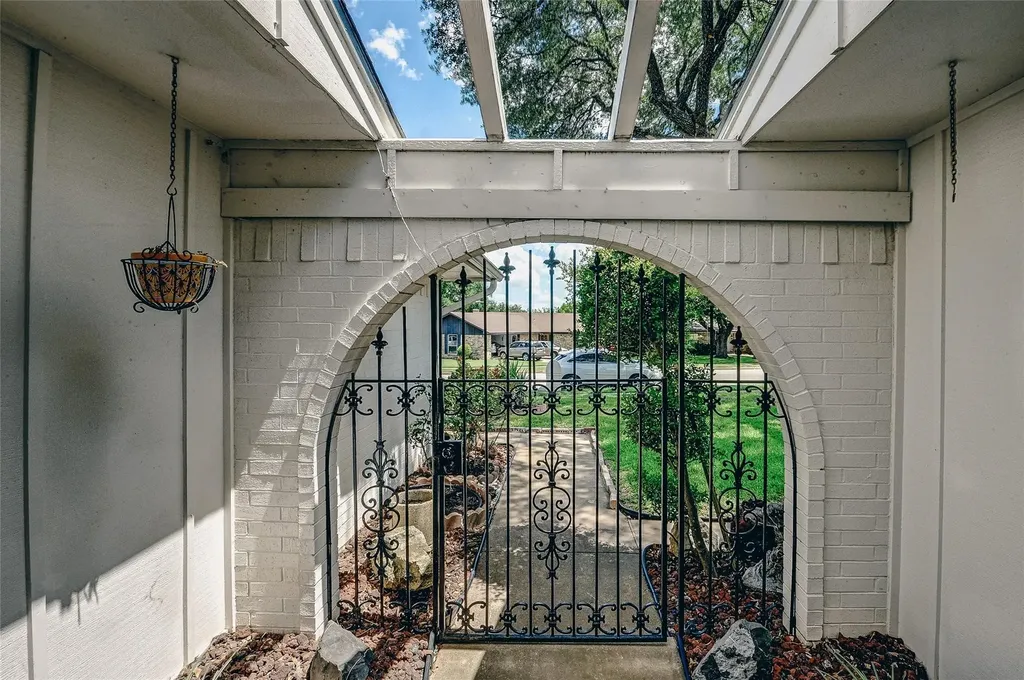 401 Rhineland Benbrook TX 76126
