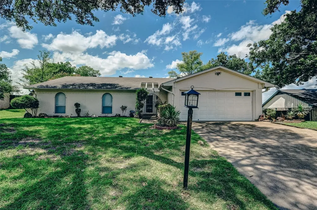 401 Rhineland Benbrook TX 76126