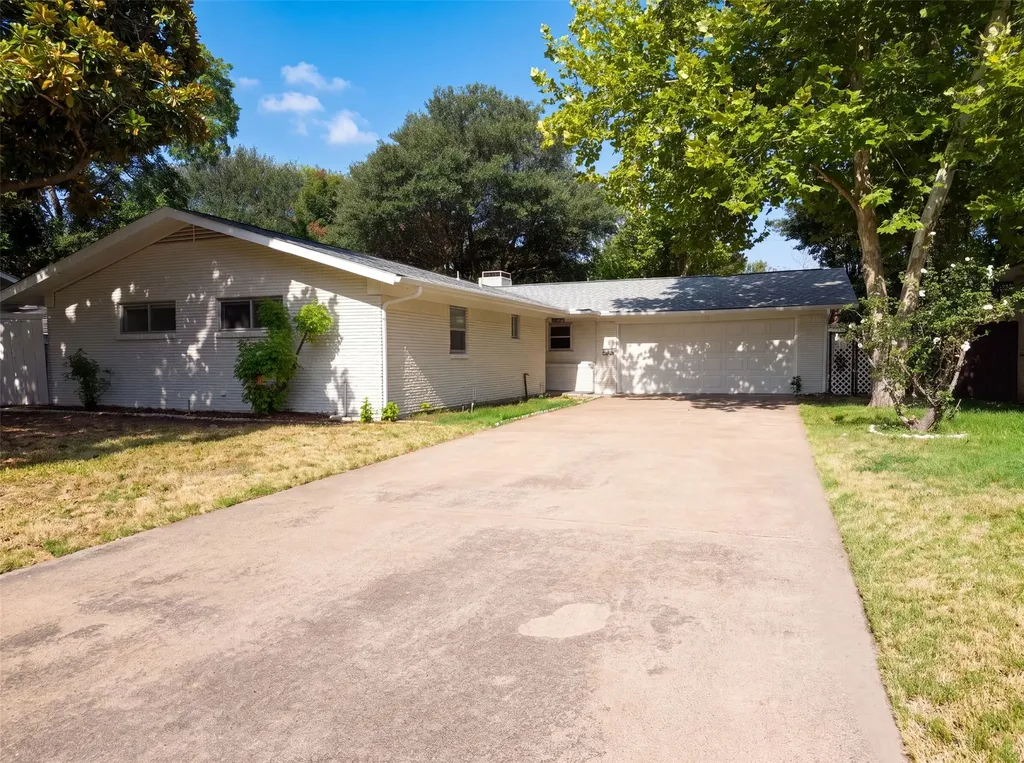 725 Ridgecrest Drive Irving TX 75060