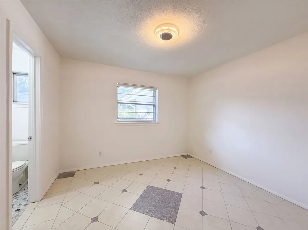 725 Ridgecrest Drive Irving TX 75060
