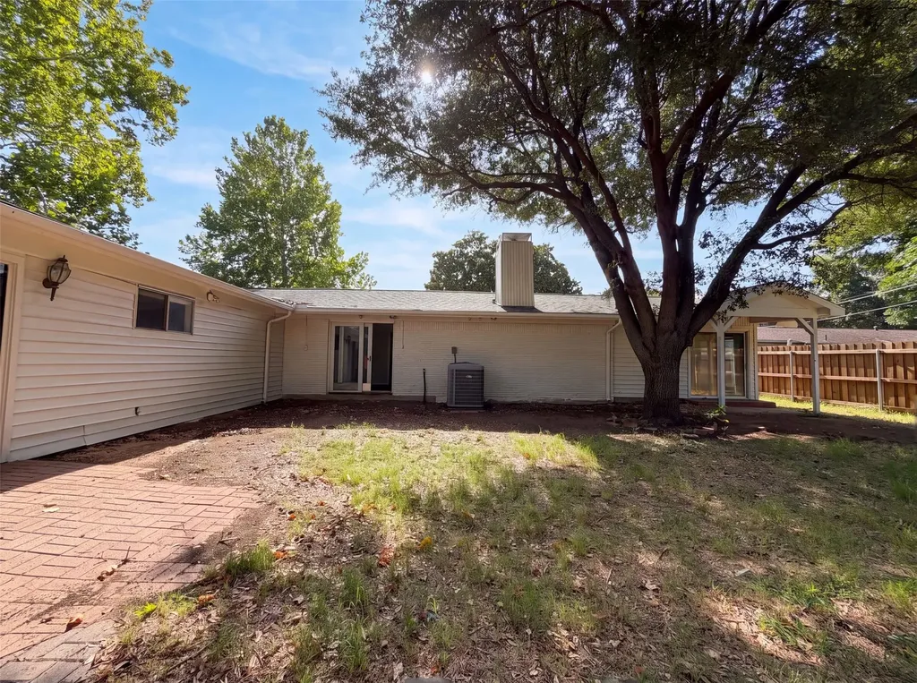 725 Ridgecrest Drive Irving TX 75060