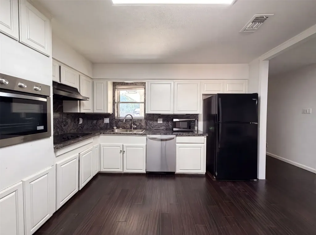 725 Ridgecrest Drive Irving TX 75060