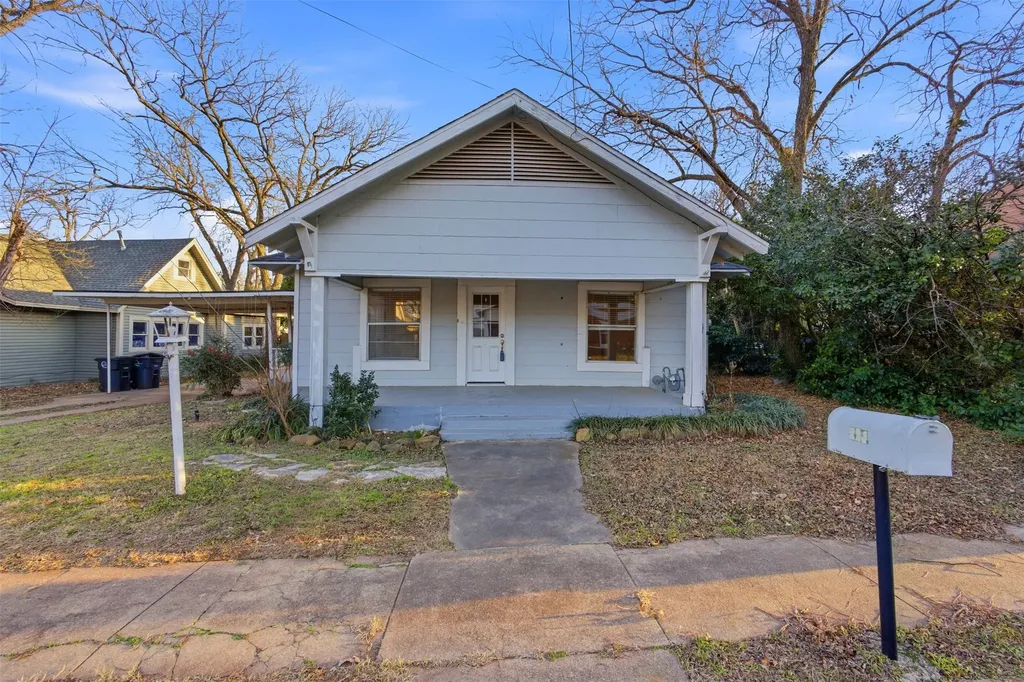 405 College Street Cleburne TX 76033