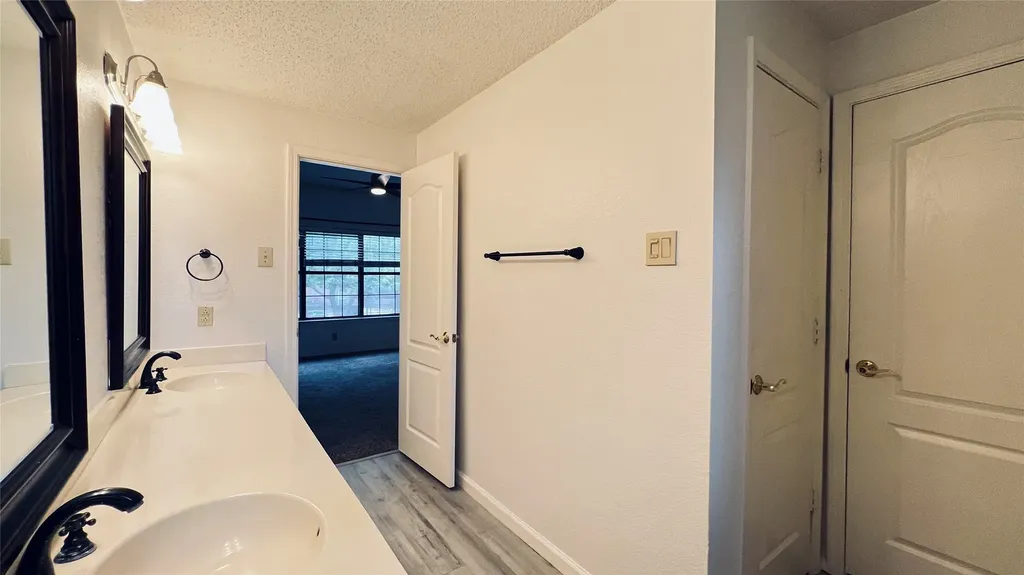 5859 Frankford Road Dallas TX 75252