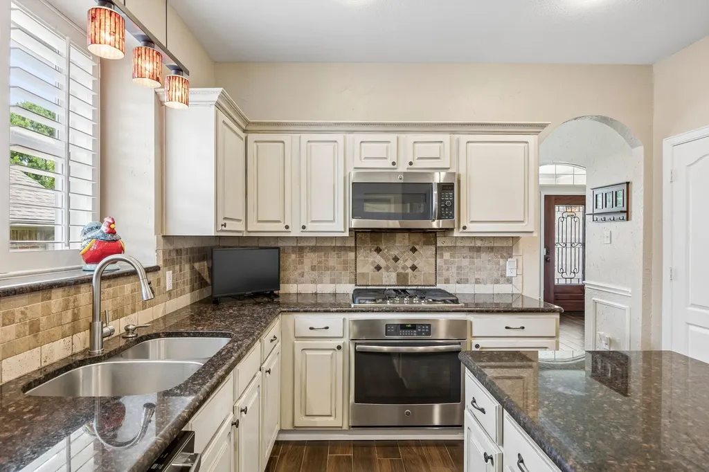 1214 Donegal Lane Garland TX 75044