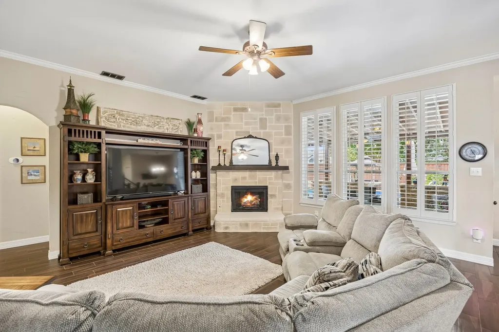 1214 Donegal Lane Garland TX 75044