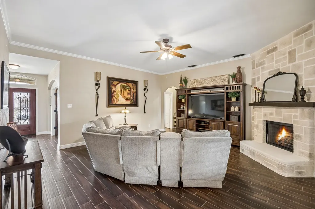 1214 Donegal Lane Garland TX 75044