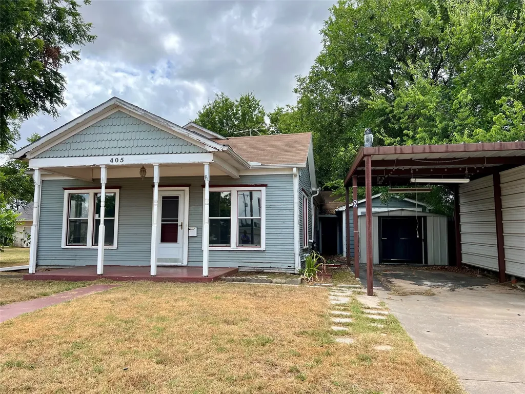 405 E South Henrietta TX 76365