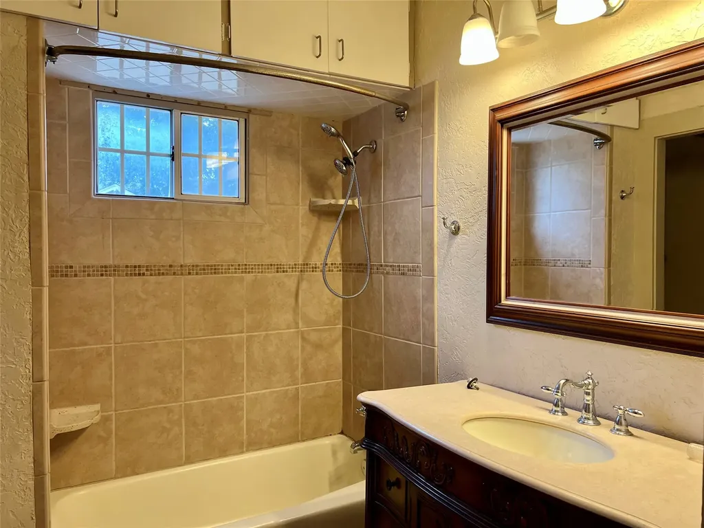 405 E South Henrietta TX 76365