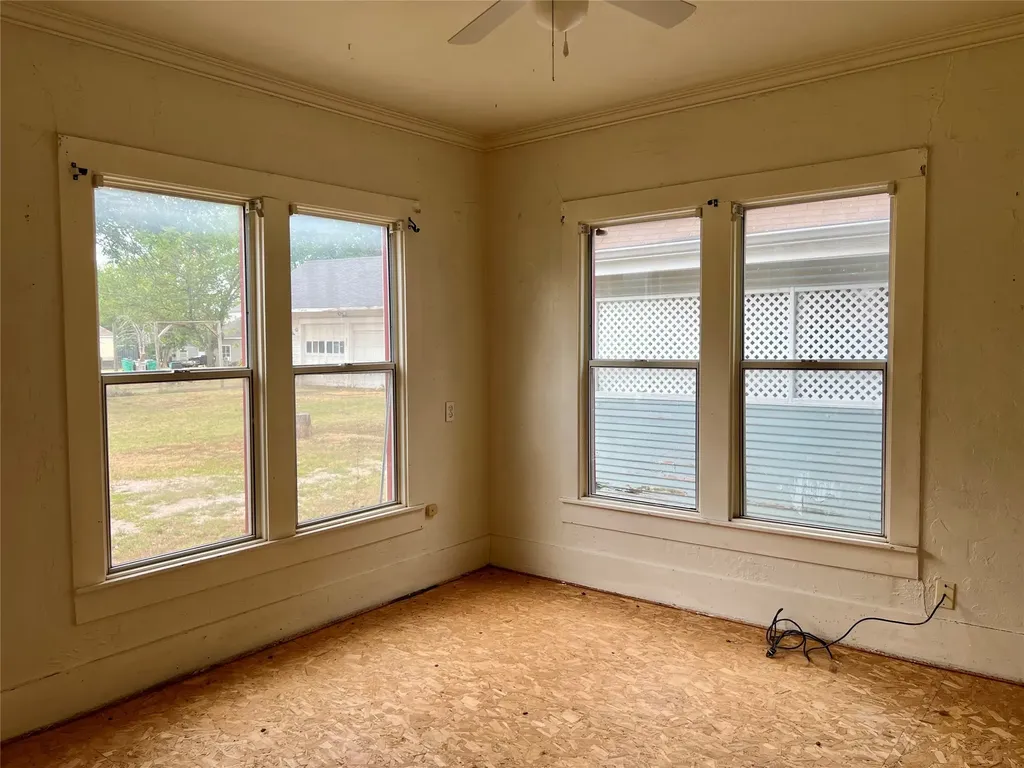 405 E South Henrietta TX 76365