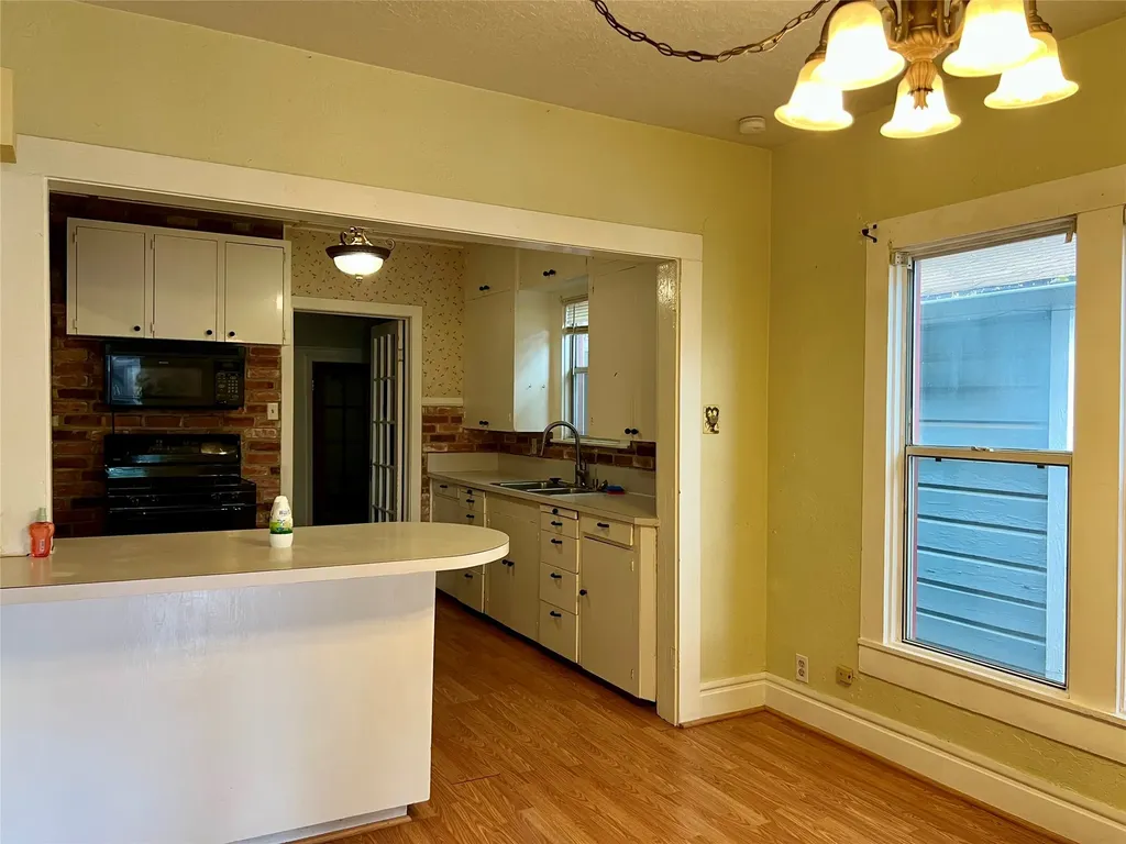 405 E South Henrietta TX 76365