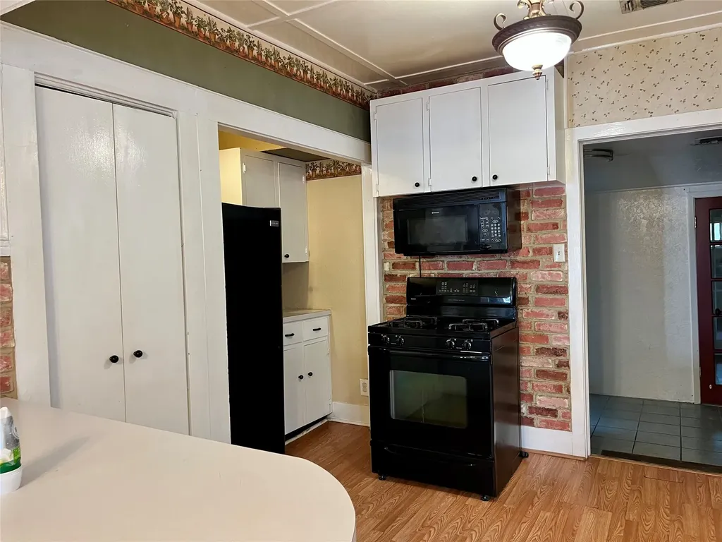 405 E South Henrietta TX 76365