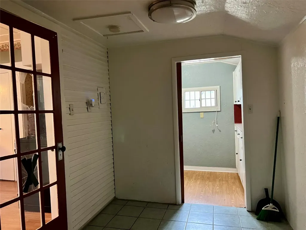 405 E South Henrietta TX 76365