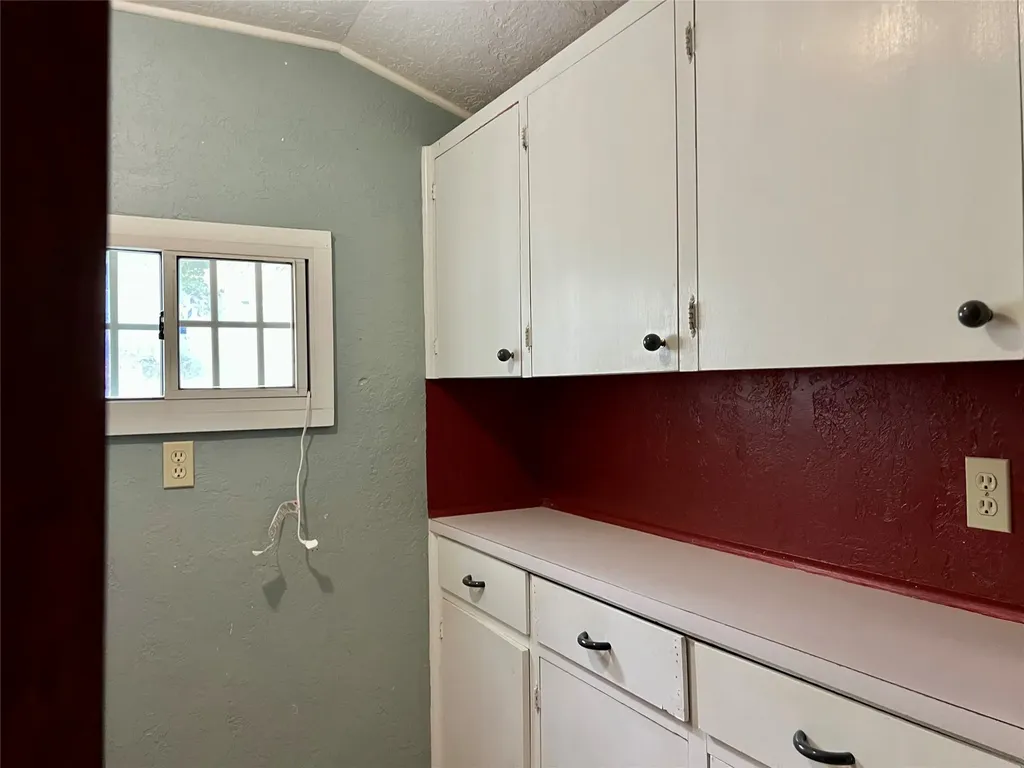 405 E South Henrietta TX 76365