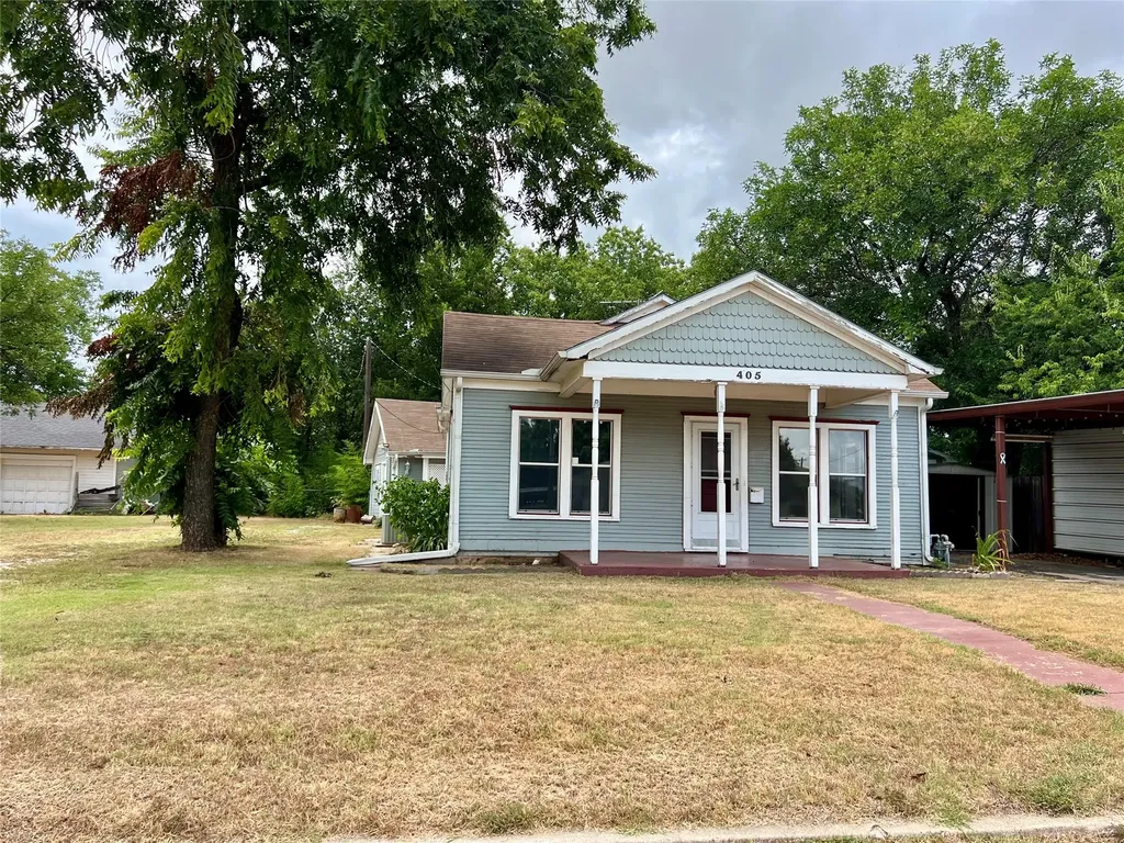 405 E South Henrietta TX 76365