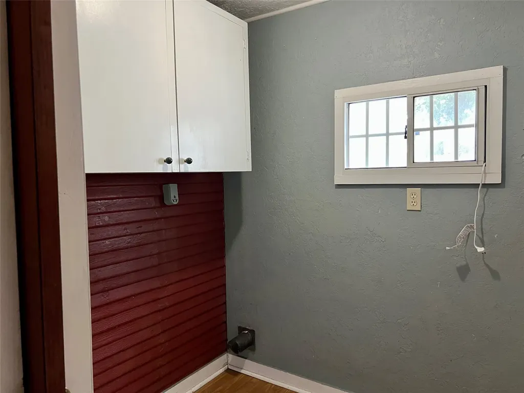 405 E South Henrietta TX 76365