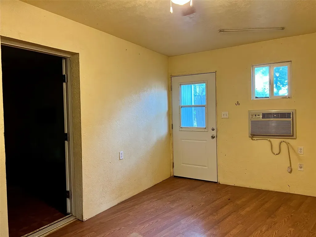 405 E South Henrietta TX 76365