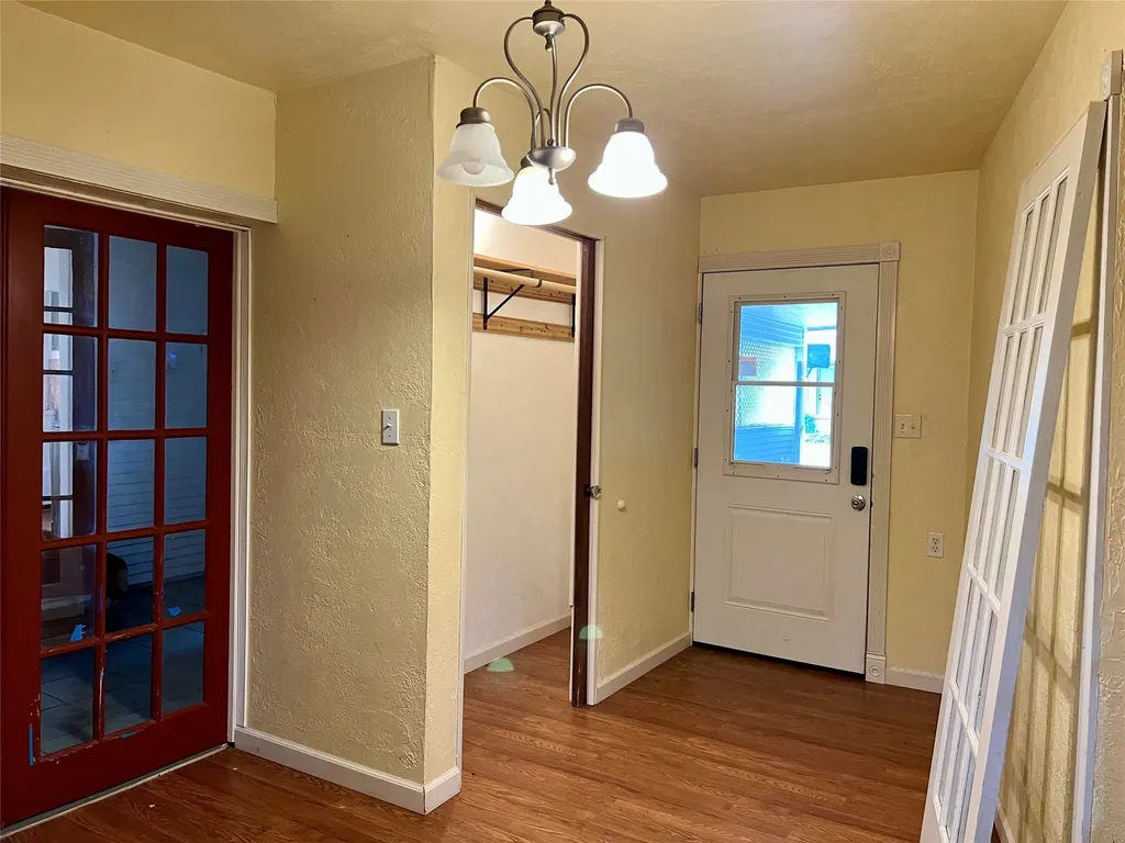 405 E South Henrietta TX 76365
