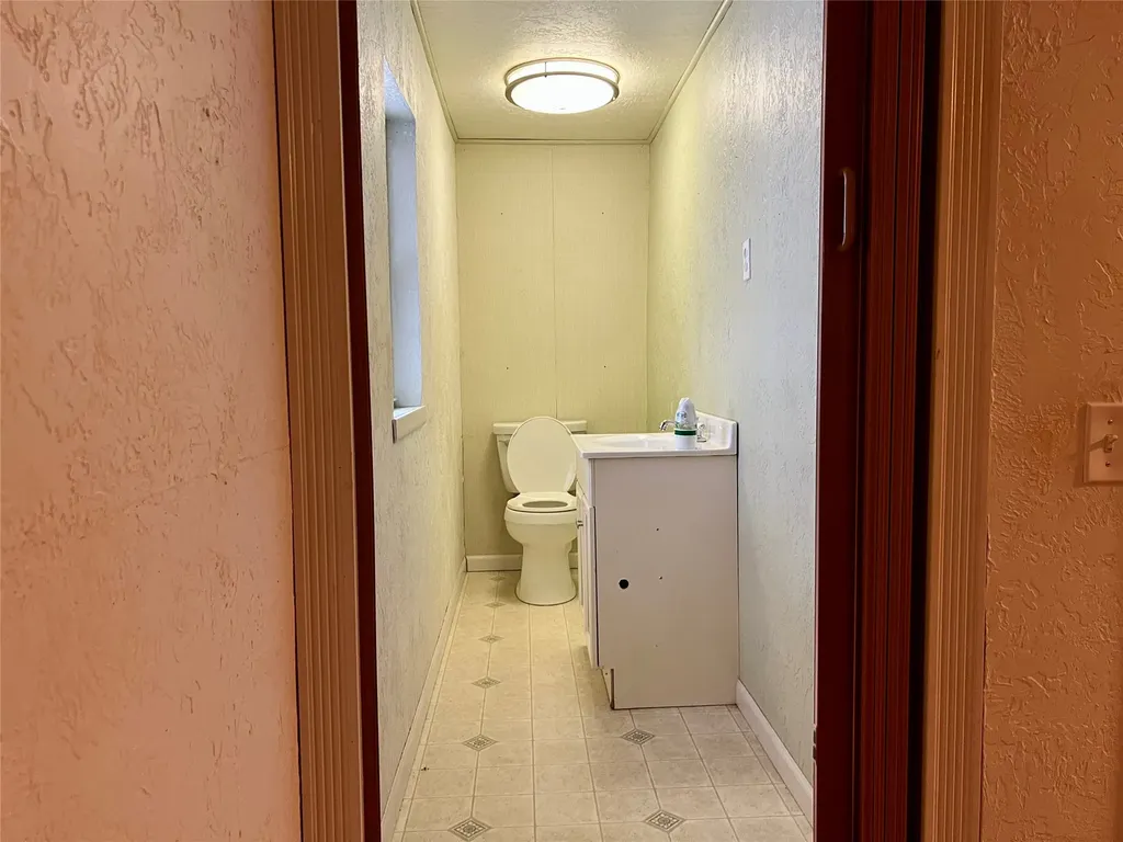 405 E South Henrietta TX 76365