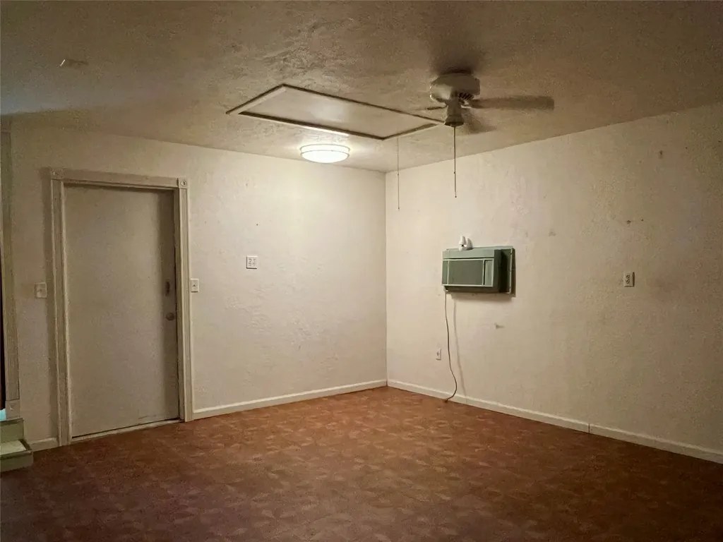 405 E South Henrietta TX 76365