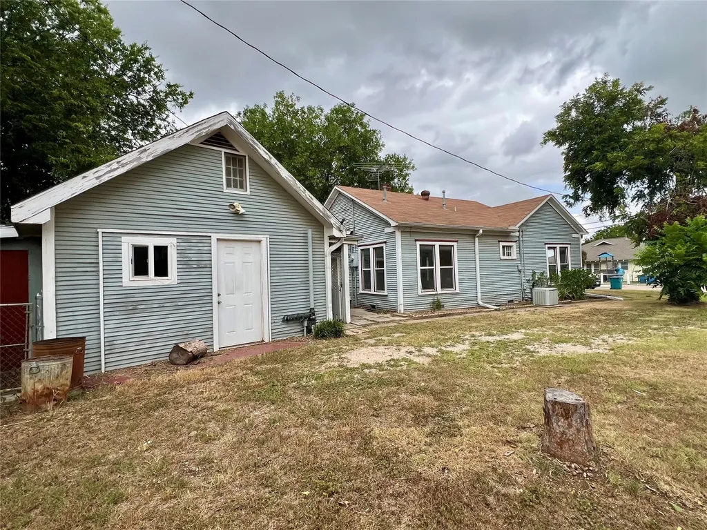 405 E South Henrietta TX 76365