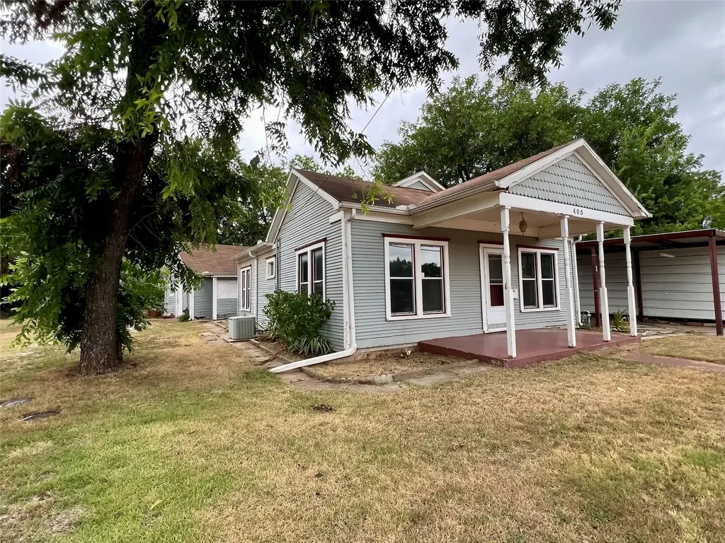 405 E South Henrietta TX 76365