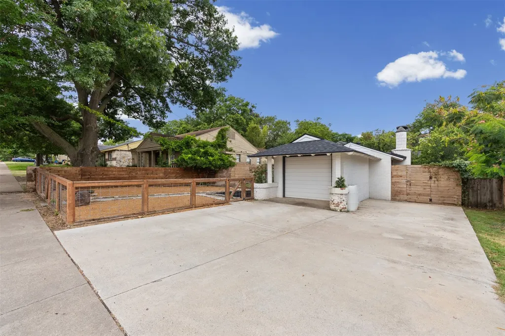 311 N Tennant Street Dallas TX 75208