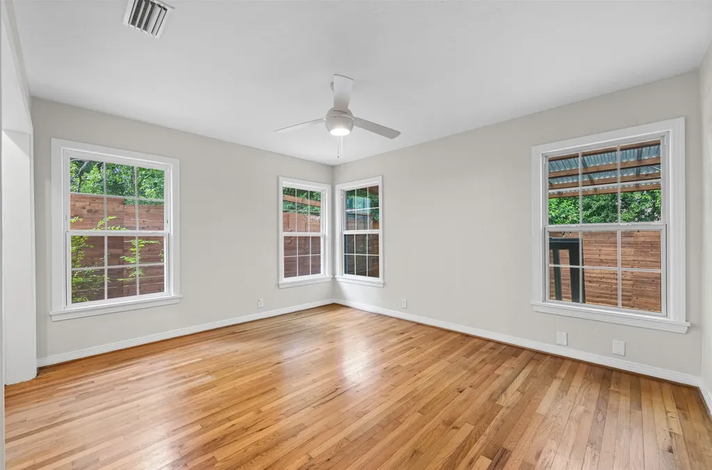 311 N Tennant Street Dallas TX 75208