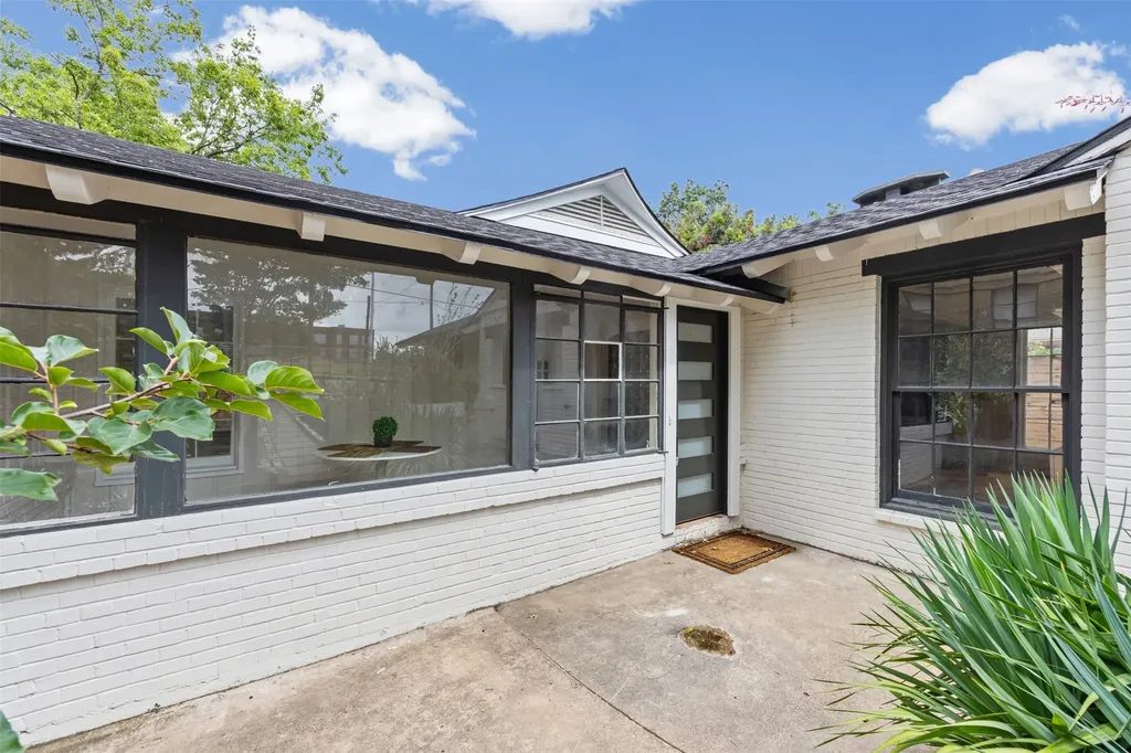 311 N Tennant Street Dallas TX 75208