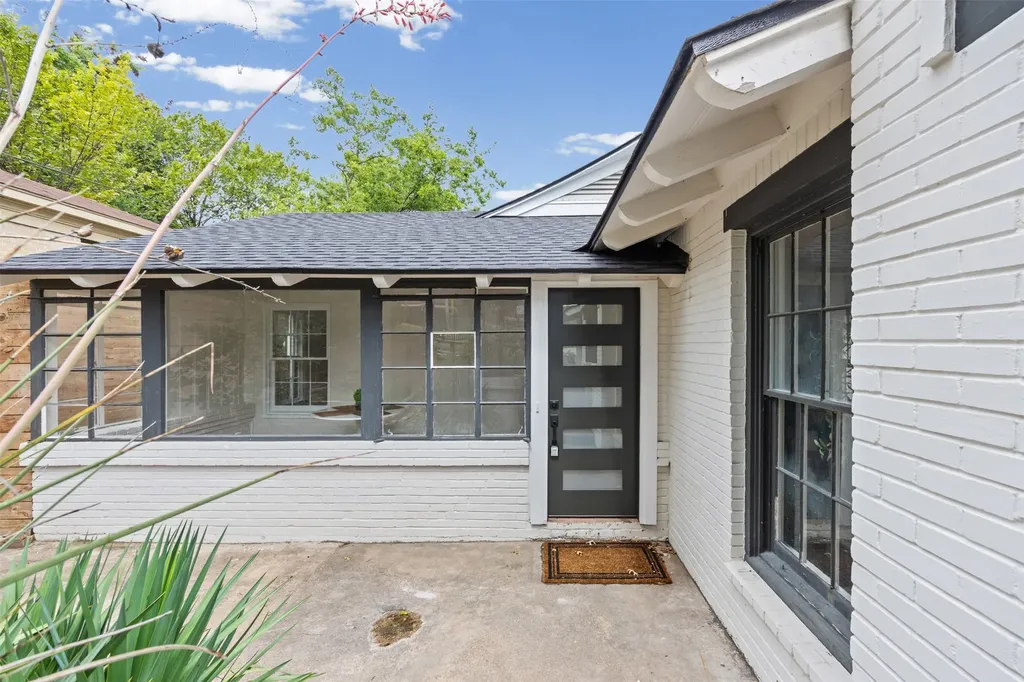 311 N Tennant Street Dallas TX 75208