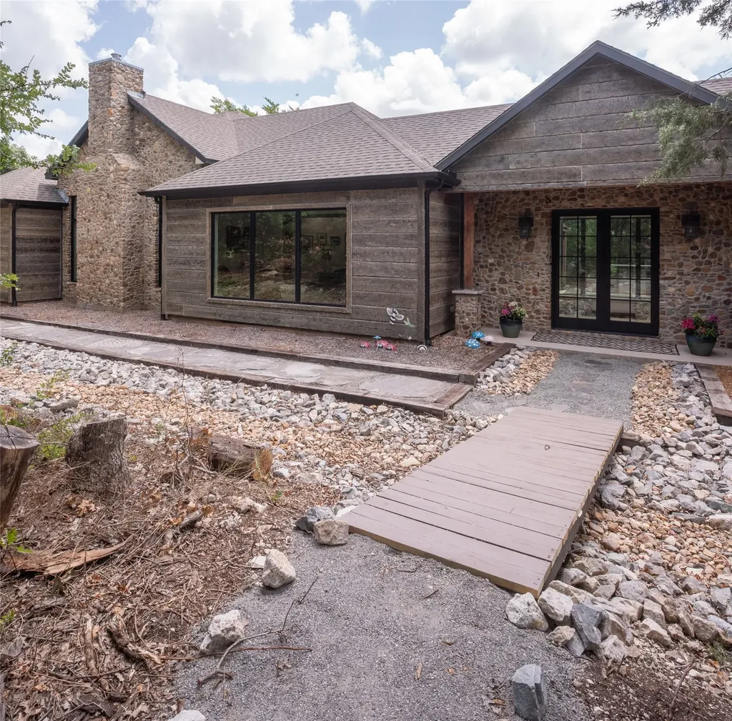 328 Wolf Front Road Van Alstyne TX 75495