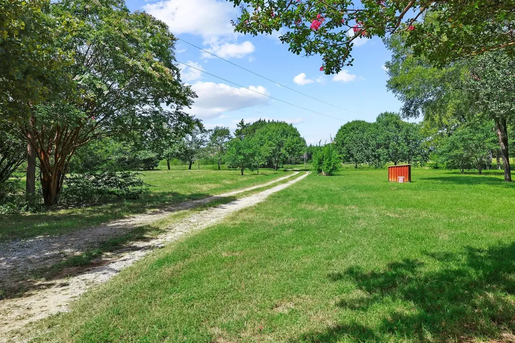 2496 Greer Road Sadler TX 76264