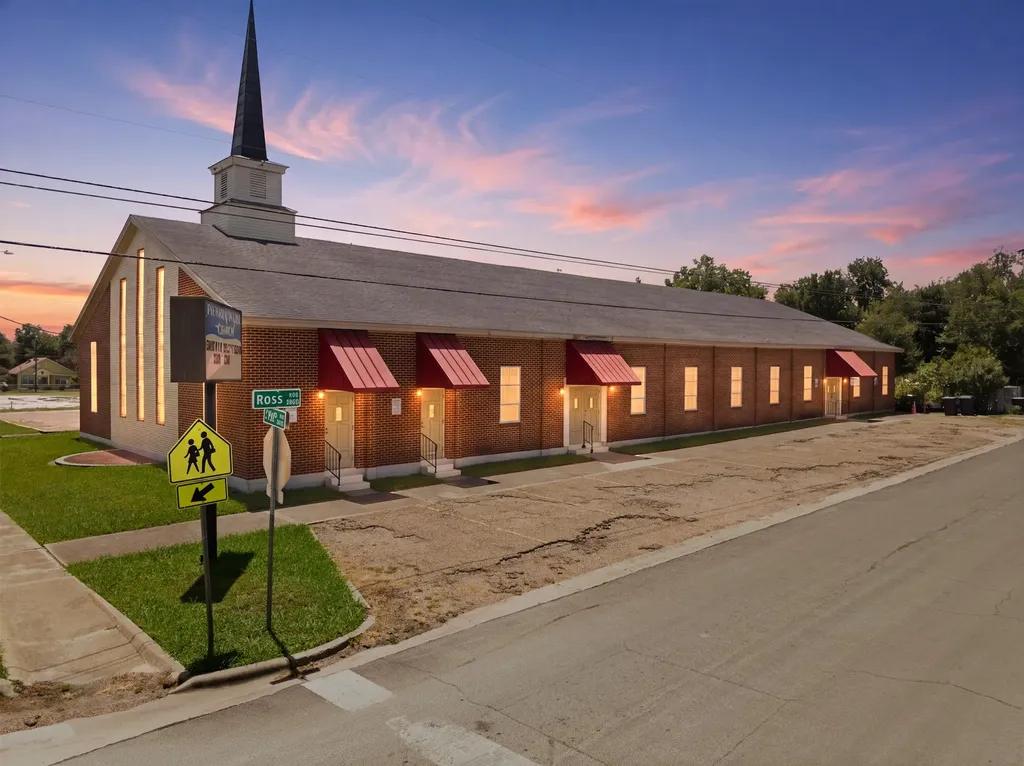 2200 Ross Avenue Waco TX 76706