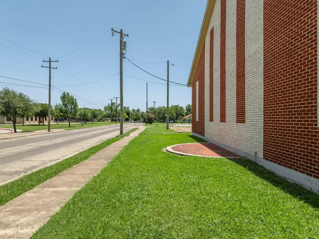 2200 Ross Avenue Waco TX 76706