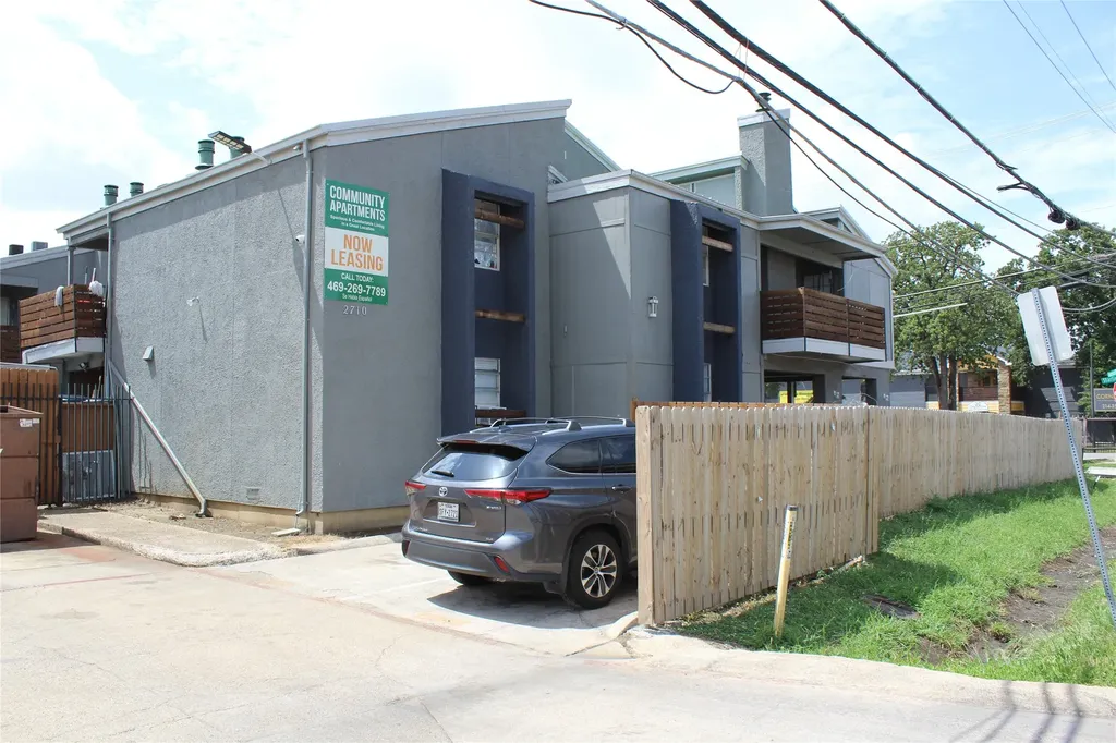 2710 Community Drive Dallas TX 75220