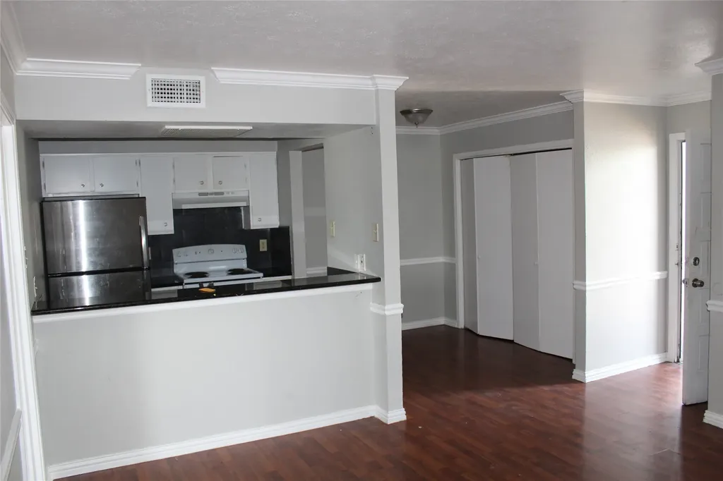 2710 Community Drive Dallas TX 75220