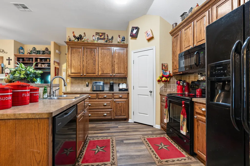 219 Oak Meadow Trail Waco TX 76657