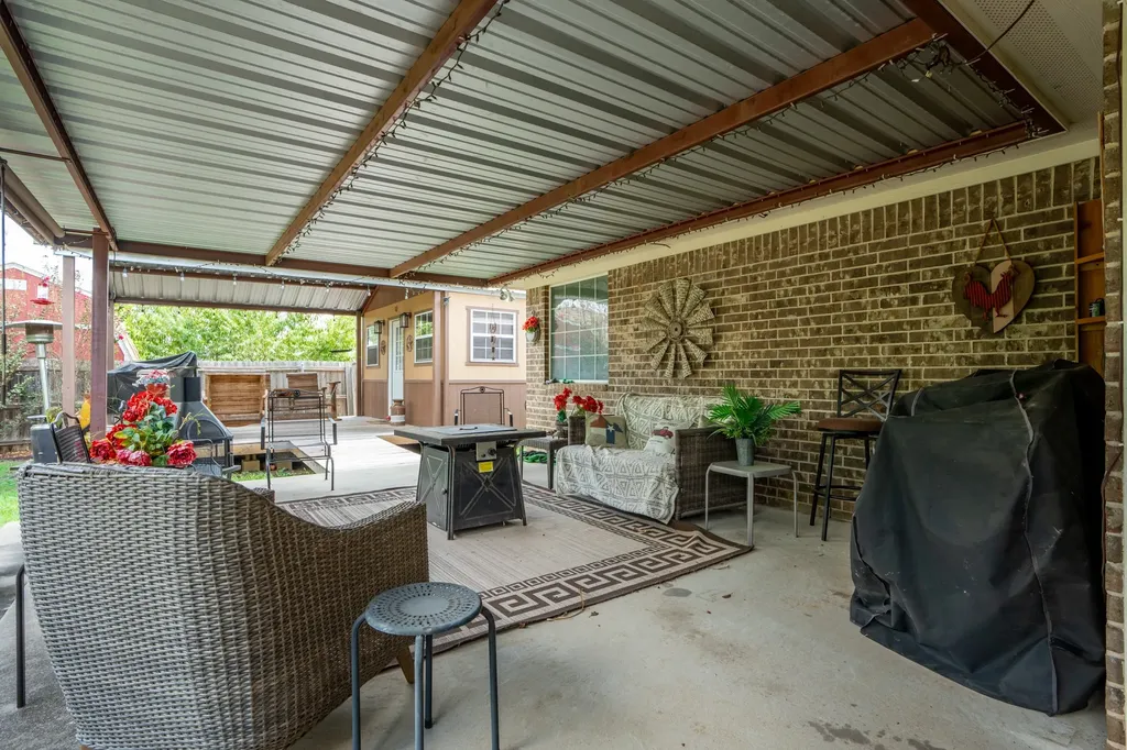 219 Oak Meadow Trail Waco TX 76657