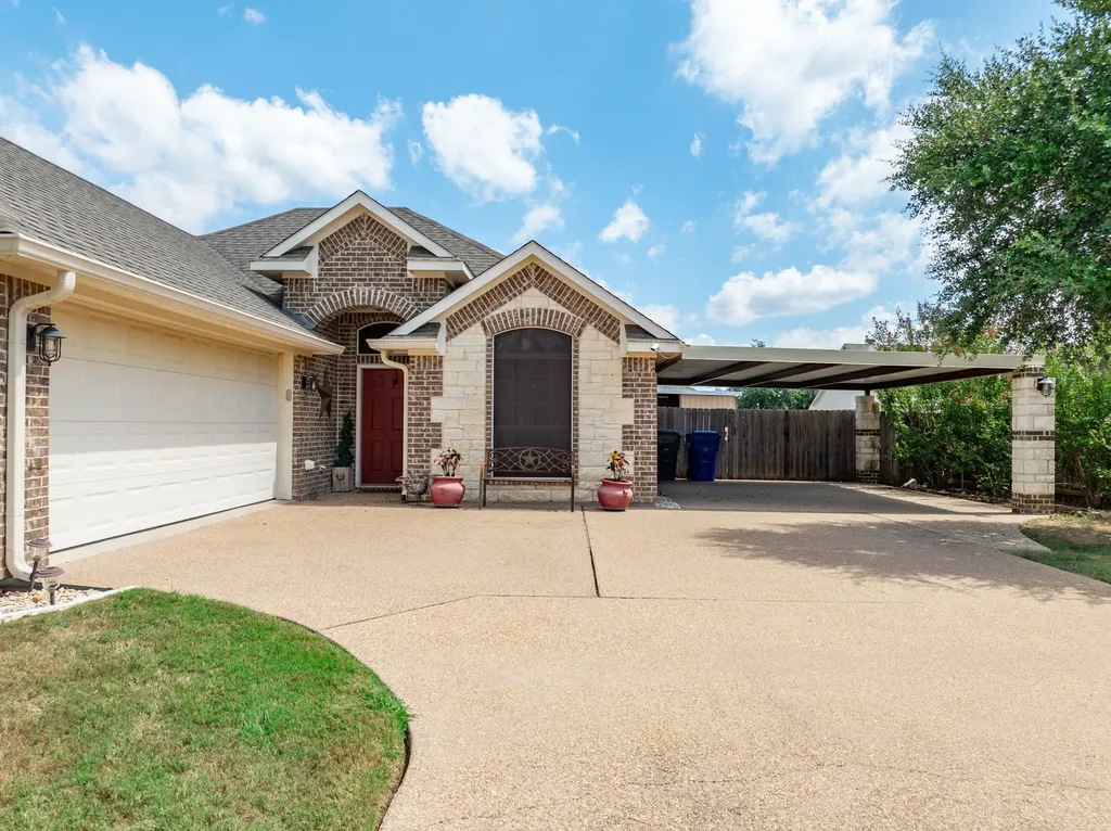 219 Oak Meadow Trail Waco TX 76657