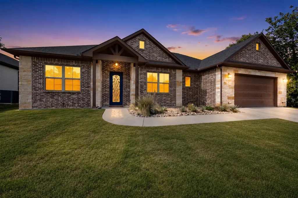 821 E 2nd Street Weatherford TX 76086