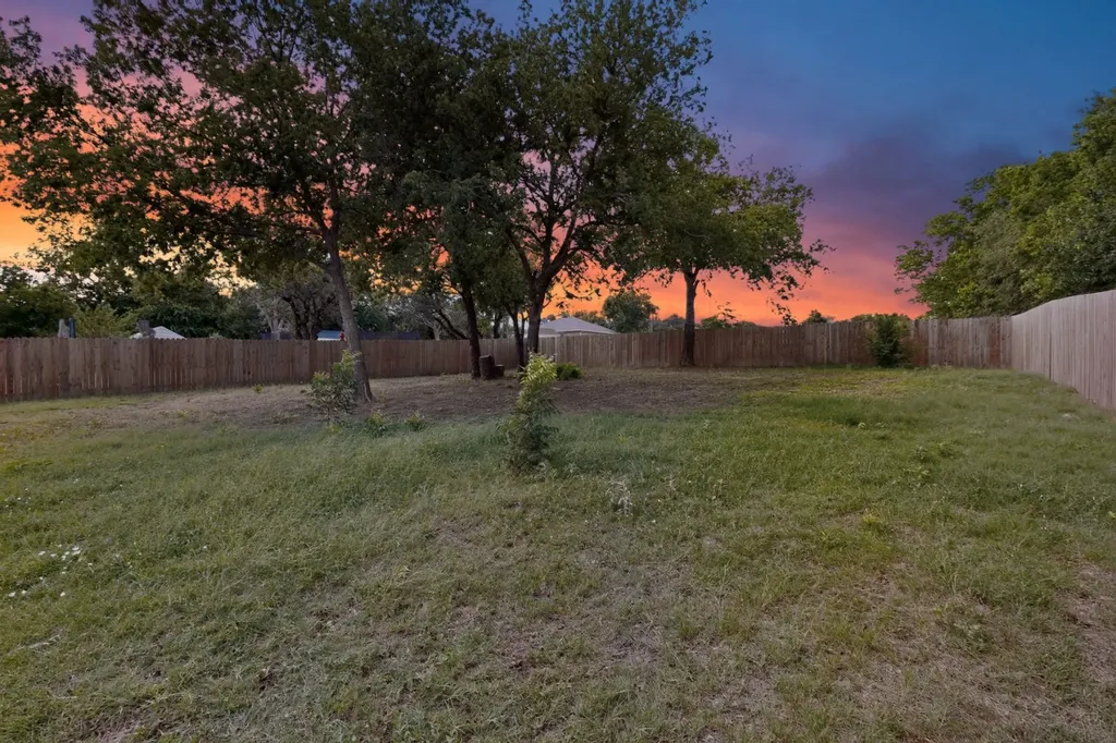 821 E 2nd Street Weatherford TX 76086