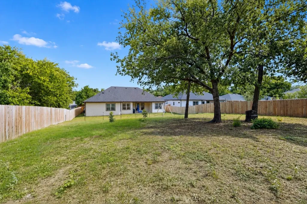 821 E 2nd Street Weatherford TX 76086