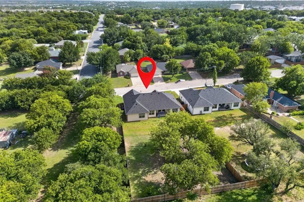 821 E 2nd Street Weatherford TX 76086