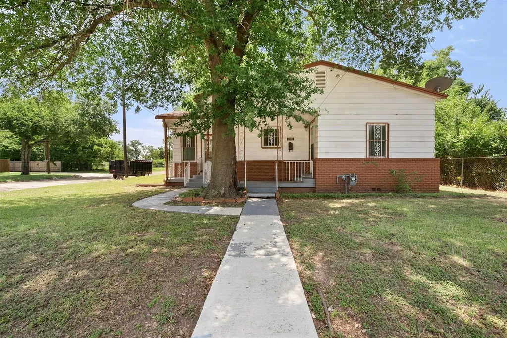 1021 Martin Luther King Jr Boulevard Corsicana TX 75110