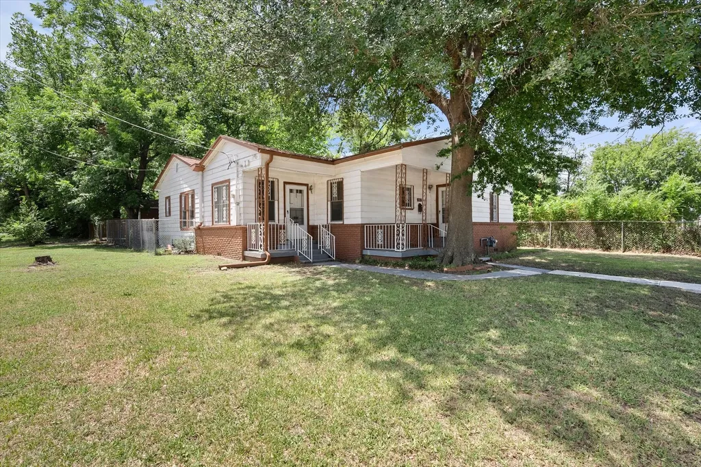1021 Martin Luther King Jr Boulevard Corsicana TX 75110